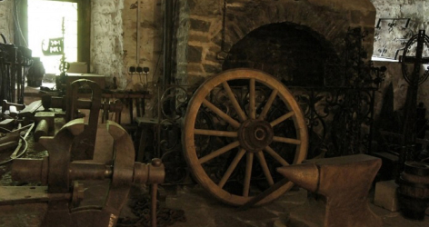 Has John Smith “Crafted” the Industrial Revolution? The Hidden Connection between Family Names and Economic Growth